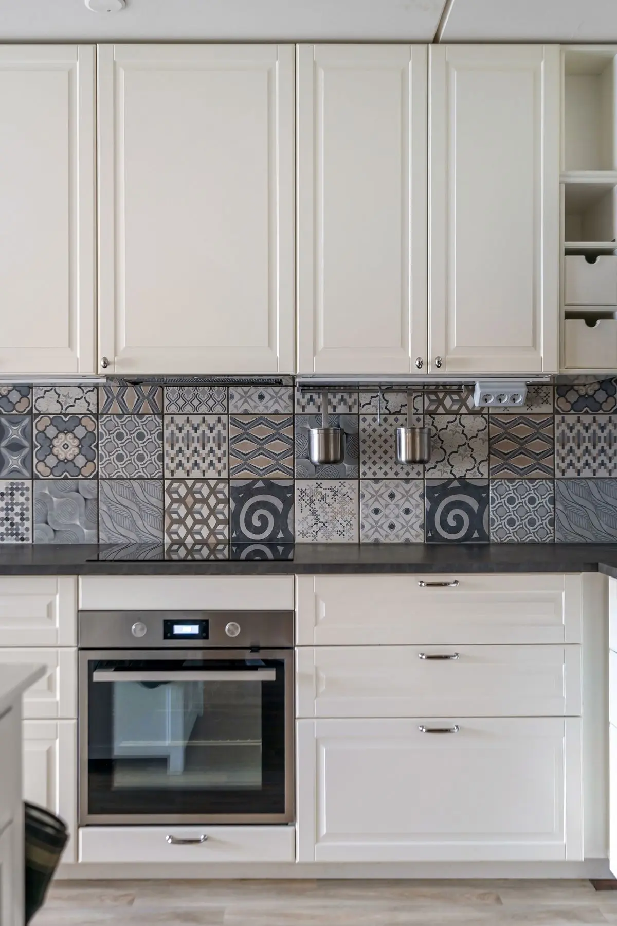 کاشی بین کابینتی مناسب کابینت سفید