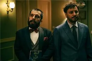 سکانس خندان/جواد از رفاقت ده سالش پشیمونه میگه چشاتو براق نکن واسه من/خودشون غش کردن