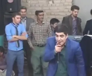 آواز ماندگار؛ آرون افشار دوران طفولیت عروسی خوانی میکرده فقط ژست مهمونا با آهنگ غمگین