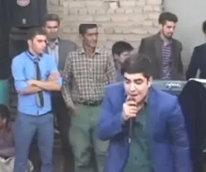 آواز ماندگار؛ آرون افشار دوران طفولیت عروسی خوانی میکرده فقط ژست مهمونا با آهنگ غمگین