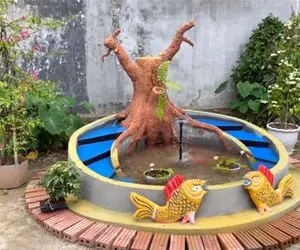 معماری خلاقانه؛ آقاهه ته خلاقیته تو حیاط خونش با آجر و سیمان یه آبشار ساخته شکل درخت