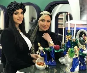 (عکس) خانم بازیگر با کفش سیندرلایی لب استخر