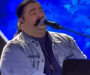 آواز احساسی؛ بهنام بانی ای رویام تو کنسرت میخونه همزمان خارجیشم ترجمه میشه چه عجیبه