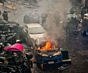 (عکس) تصاویر وحشتناک از جنگ میان هواداران ناپولی و فرانکفورت!