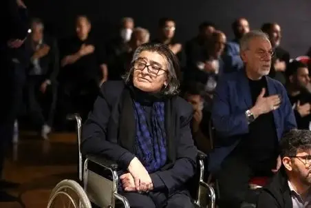 آواز معروفا؛ ایران ایران خوندن مرحوم رضا رویگری تو پیری که صداش صدتای جوونا جذابه 