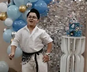 آواز شاد؛ رقص عربی پسر نوجوان تو تولدش که مادرش میگه بچمو قضاوت نکنید هنرشه