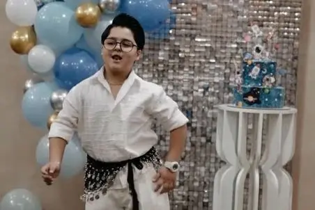 آواز شاد؛ رقص عربی پسر نوجوان تو تولدش که مادرش میگه بچمو قضاوت نکنید هنرشه