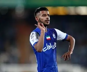 (عکس) ژست ناب مهدی قائدی با دمپایی و عینک دودی!