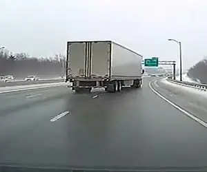 معماری طبیعت؛ تریلی هوس کرد جاده رو برعکس بره راننده های دیگه قالب تهی کردن