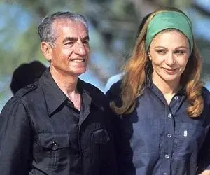 سفر به ایام قدیم سال 1335؛ دوچرخه سواری فرح پهلوی قبل ملکه شدن تو پس کوچه های تهران