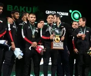 واکنش دبیر به خوشحالی نکردن کشتی‌گیران روی سکو 