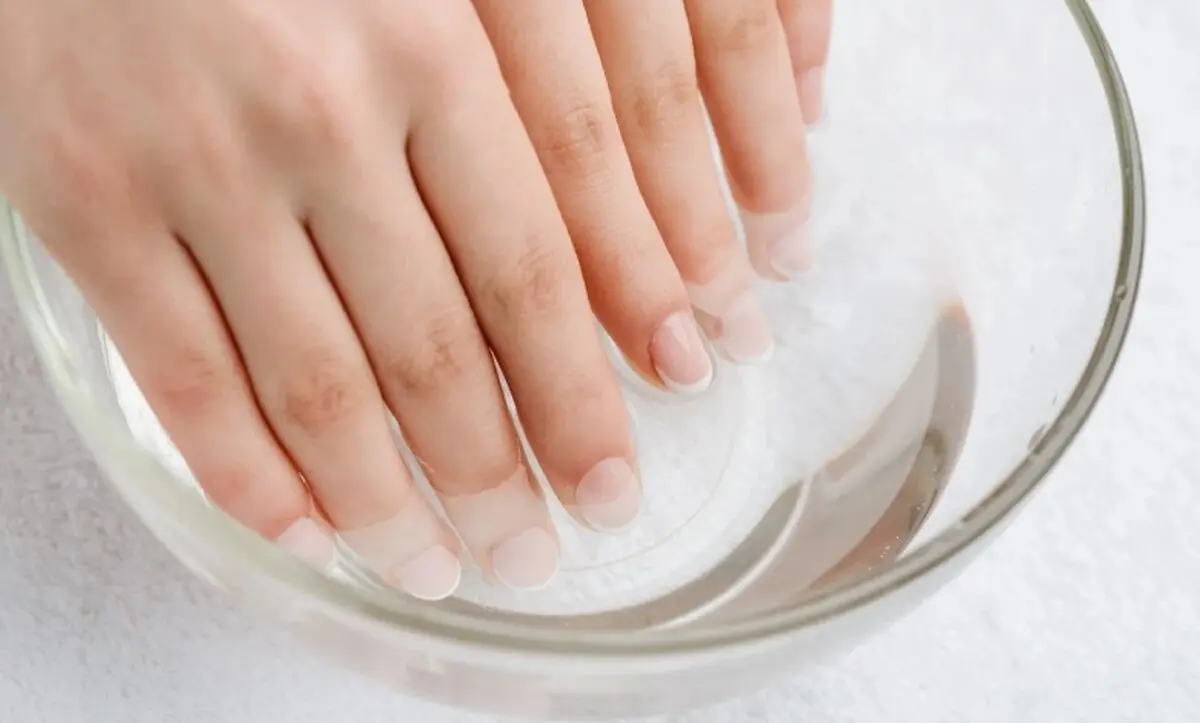 Remove-acrylic-nails-at-home-5-1