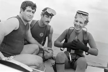 سفر به ایام 1353؛ فرح به قصد انتقام از شاه دوست پسرش را وارد کاخ کرد