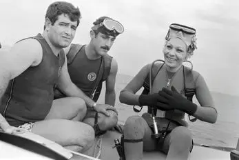 سفر به ایام 1353؛ فرح به قصد انتقام از شاه دوست پسرش را وارد کاخ کرد