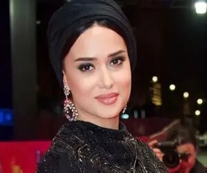 سلیقه سلبریتی؛ ارغوان عجب خوش سلیقه ست تو جشنواره خارجی با این تیپش فرنگیا آچمز شدن