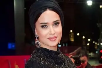 سلیقه سلبریتی؛ ارغوان عجب خوش سلیقه ست تو جشنواره خارجی با این تیپش فرنگیا آچمز شدن