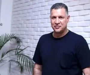 آواز احساسی؛ روزبه نعمت الهی کار تکرار نشدنی کرد برای علی دایی بین هزاران آدم