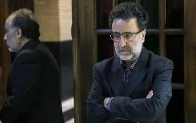 (عکس) مصطفی تاجزاده در مراسم تشییع برادرش