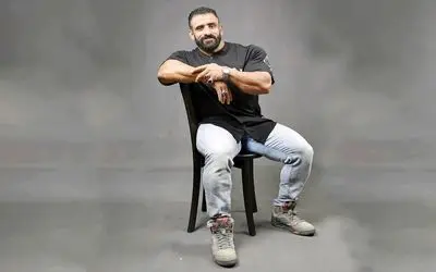 تصویر رهبر انقلاب روی گوشی هادی چوپان