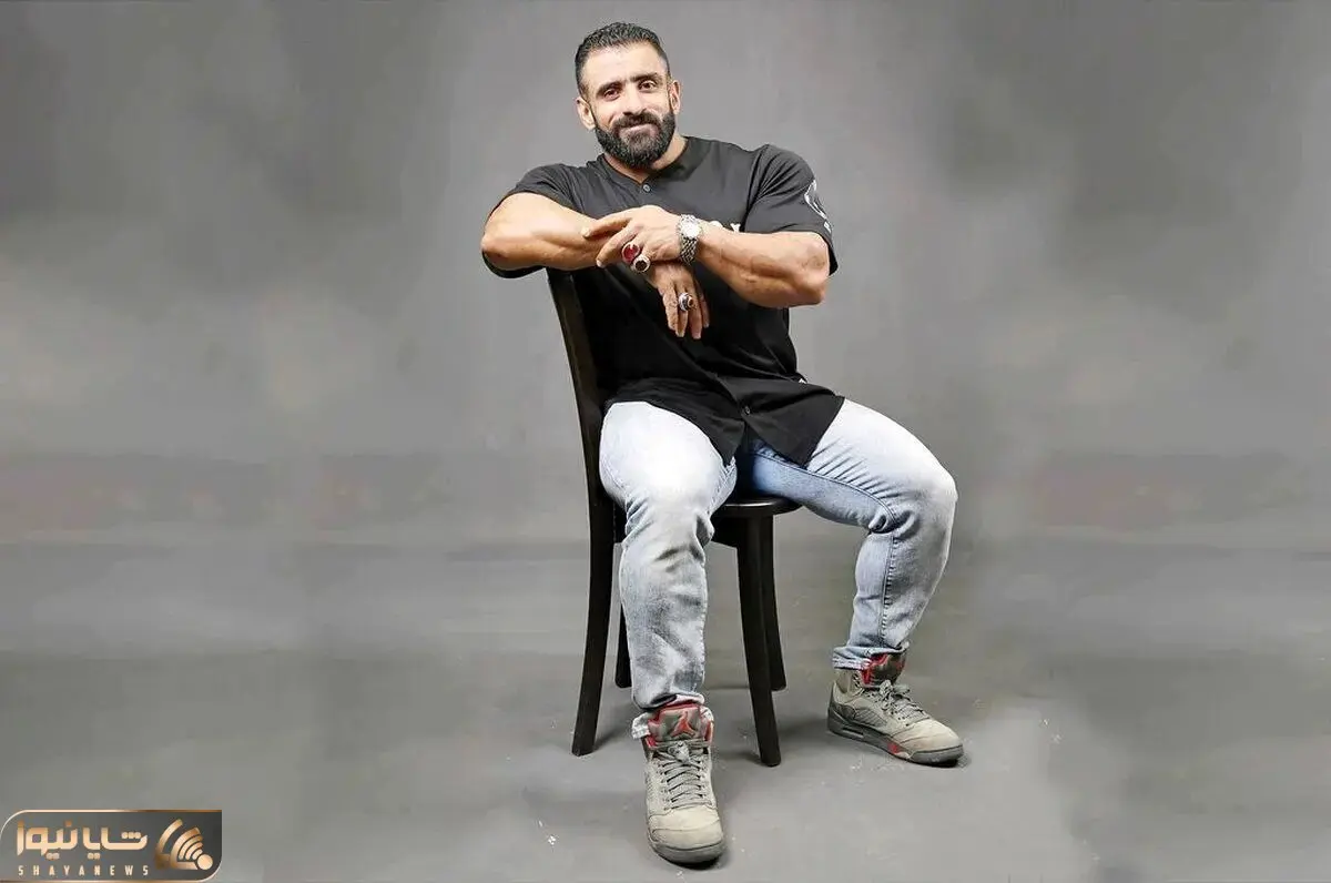 تصویر رهبر انقلاب روی گوشی هادی چوپان