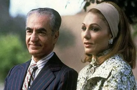 سفر به ایام قدیم سال 1348؛ فرح با حالتی شرم آور در حال تماشای سگ غول پیکرش