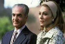 سفر به ایام قدیم سال 1348؛ فرح با حالتی شرم آور در حال تماشای سگ غول پیکرش