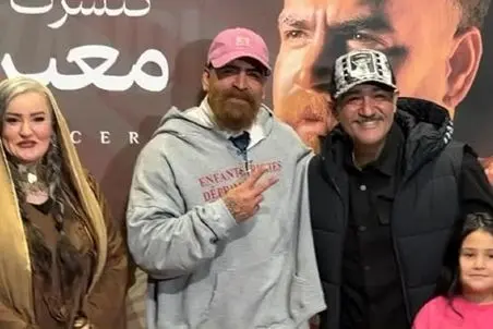 هنرمندان؛ ژستای دهه هشتادی که هنرمندامون تو کنسرت خواننده شلوار صورتی گرفتن فقط نعیمه