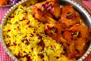 آشپزی حرفه ای؛ طرز تهیه زرشک پلو با مرغ مجلسی به همراه ترفند های گرفتن بوی زهم مرغ