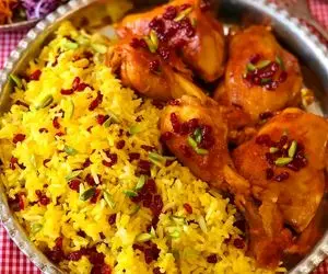 آشپزی حرفه ای؛ طرز تهیه زرشک پلو با مرغ مجلسی به همراه ترفند های گرفتن بوی زهم مرغ