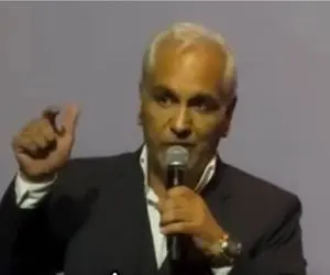 آدم معروفا؛ مدیری با معرفی سریال عیدش یاد پدرش میکنه/ چه بغضی گلوشو گرفت