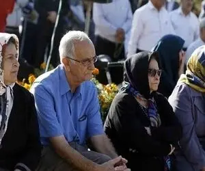 بازنشستگان و کارگران منتظر افزایش حقوق باشند؟