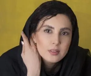 سلفی لیلا بلوکات با شلوار گشاد و چروک در مقابل آینه! | عکس