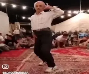 آواز شاد؛ پیرمرد با کتونی اومد رو فرش برقصه اول فک کردن شوته ولی بعد دیدن خودشون شوتن