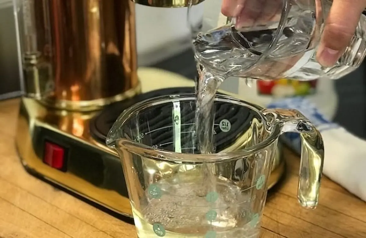 mix-vinegar-and-water-1-1-1