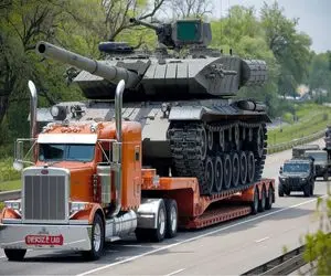 جابه جایی پر مخاطره؛ مانور دادن رانندگان ماشین سنگین در زمین‌های چالش‌برانگیز 