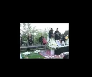 آواز احساسی؛ لاکچری بازی به بهشت زهرا هم رسید/زنده خوندن آهنگ گرشا رضایی به جای مداحی