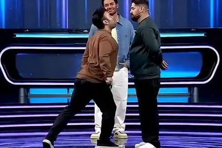 سکانس خندان/پانتولیگ پسره میخواد اون یکیو بخندونه یه حرکت زد گلزار پراش ریخت ریسه رفت