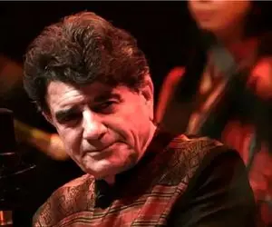 آواز پر طمطراق/مرغ سحر شجریان روح سالن رو نوازشش کرده 