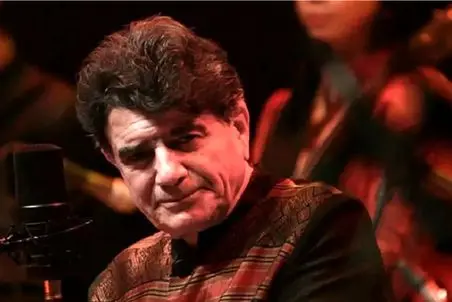 آواز پر طمطراق/مرغ سحر شجریان روح سالن رو نوازشش کرده 