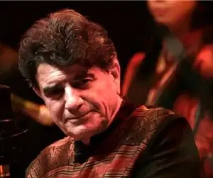 آواز پر طمطراق/مرغ سحر شجریان روح سالن رو نوازشش کرده 