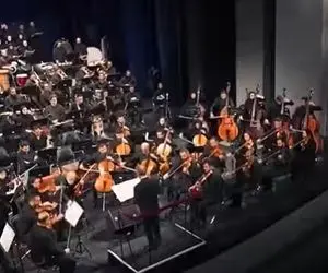 آوز با اصالت؛ پنجاه تا نوازنده بیست دارن میزنن ولی وقتی کمانچه شروع شد دنیاش عوض میشه