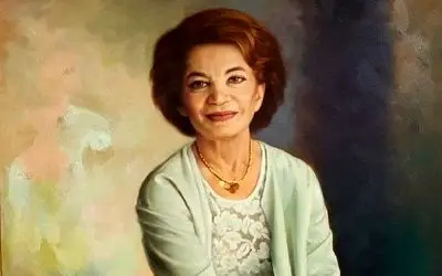 سفر به ایام قدیم سال 1320 / قدم زدن اشرف و شهناز پهلوی دور کاخ سعدآباد