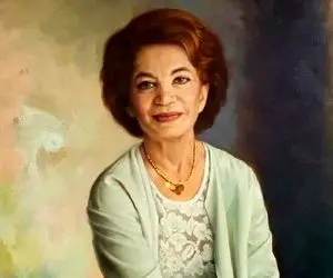 سفر به ایام قدیم سال 1320 / قدم زدن اشرف و شهناز پهلوی دور کاخ سعدآباد