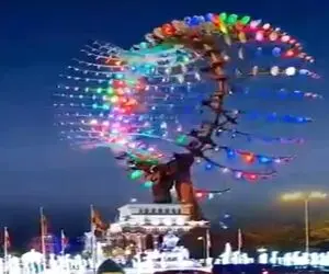 معماری خلاقانه؛ تیربرق اختاپوسی زدن تو میدن شهر رشته هاش باز و بسته میشه خیلی رویاییه