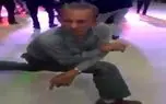 آواز شاد؛ پیرمرد سرخوش وسط مجلس مخش اتصالی کرد دوچرخه شد با آپشن شیشه پاک کن رقصید آواز شاد؛ پیرمرد سرخوش وسط مجلس مخش اتصالی کرد دوچرخه شد با آپشن شیشه پاک کن رقصید