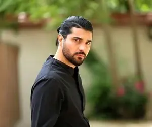 آواز شاد؛ حرکات عجیب سینا مهراد تو باشگاه با آهنگ آو آو آو صادق بوقی 