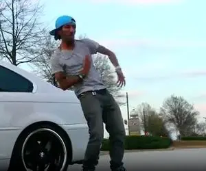 آواز شادیسم؛ رقص تکنوی مرده بغل خیابون که میمونی چجوری این آدمه ما هم آدمیم انقد نرمه