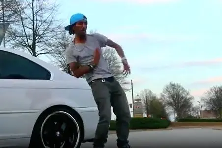 آواز شادیسم؛ رقص تکنوی مرده بغل خیابون که میمونی چجوری این آدمه ما هم آدمیم انقد نرمه