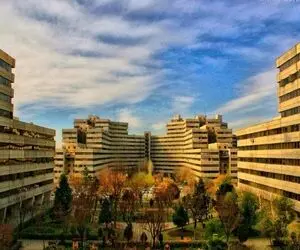 برای راه رفتن در این واحد اکباتان عینک آفتابی باید زد؛ دکوراسیونی 100 سال جلوتر