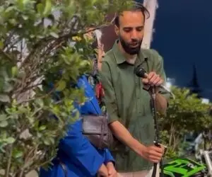 آواز پری؛ مامان مسن که اسمش پری بود اومد کنار خواننده و باهاش تو ای پری کجایی خوند